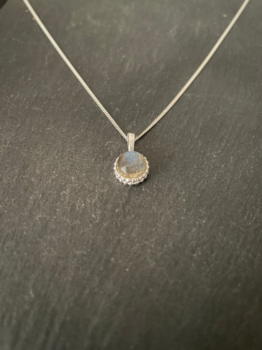 Labradorite Round Pendant image 1