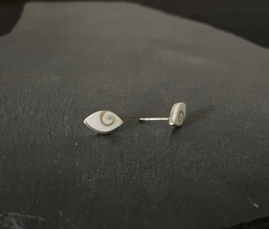 Shiva Shell Kite Stud Earrings image 1
