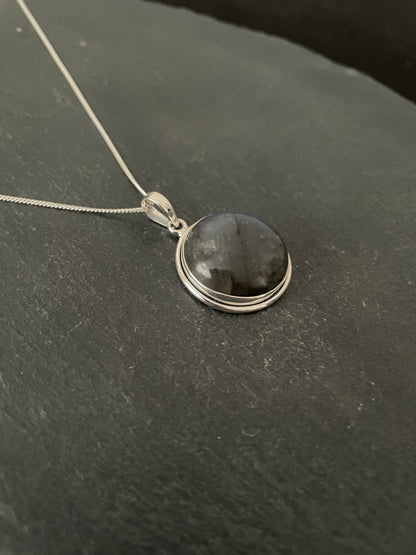 Labradorite Round Pendant image 1