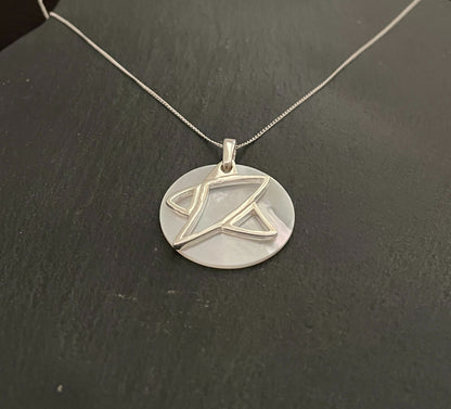 Round Mother of Pearl Pendant image 1
