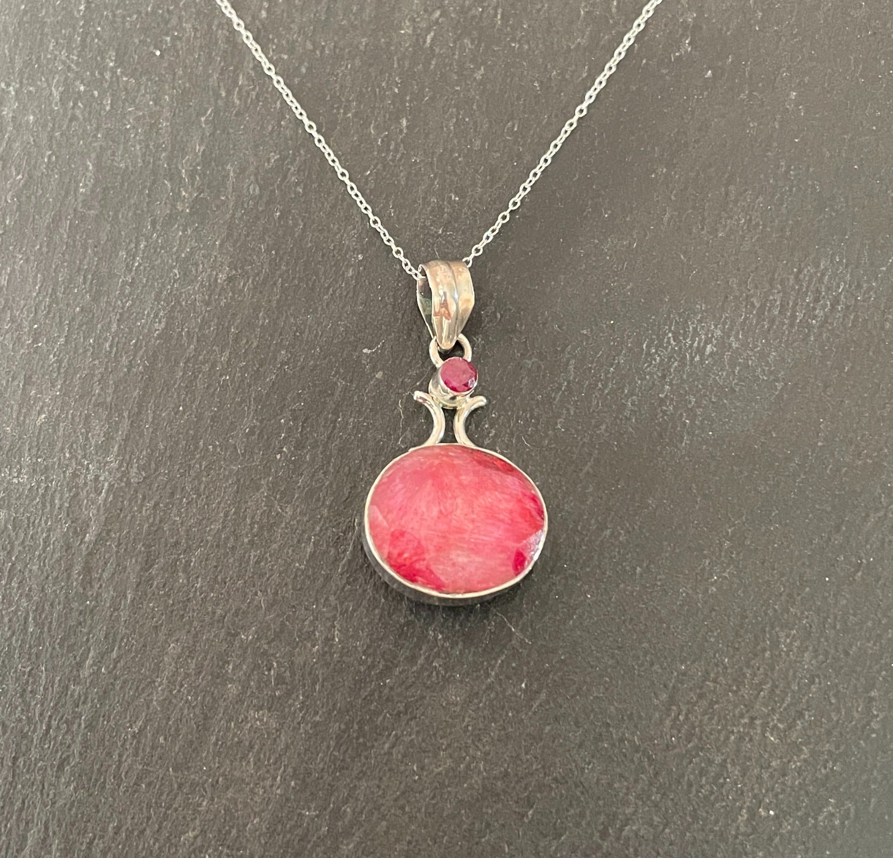 Oval Ruby pendant image 0