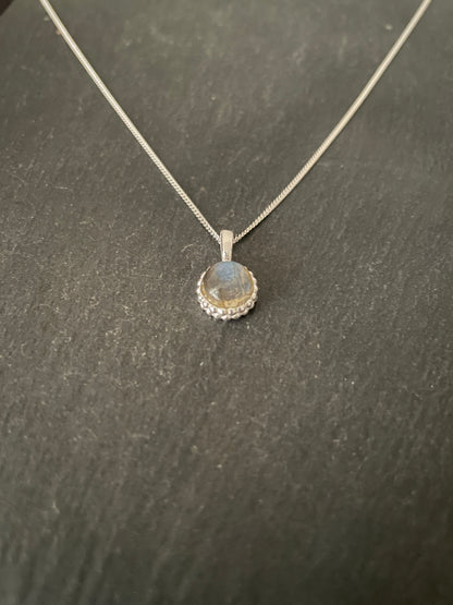 Labradorite Round Pendant image 1