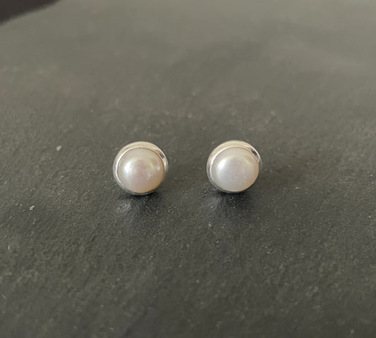 Round Pearl Stud Earrings image 0