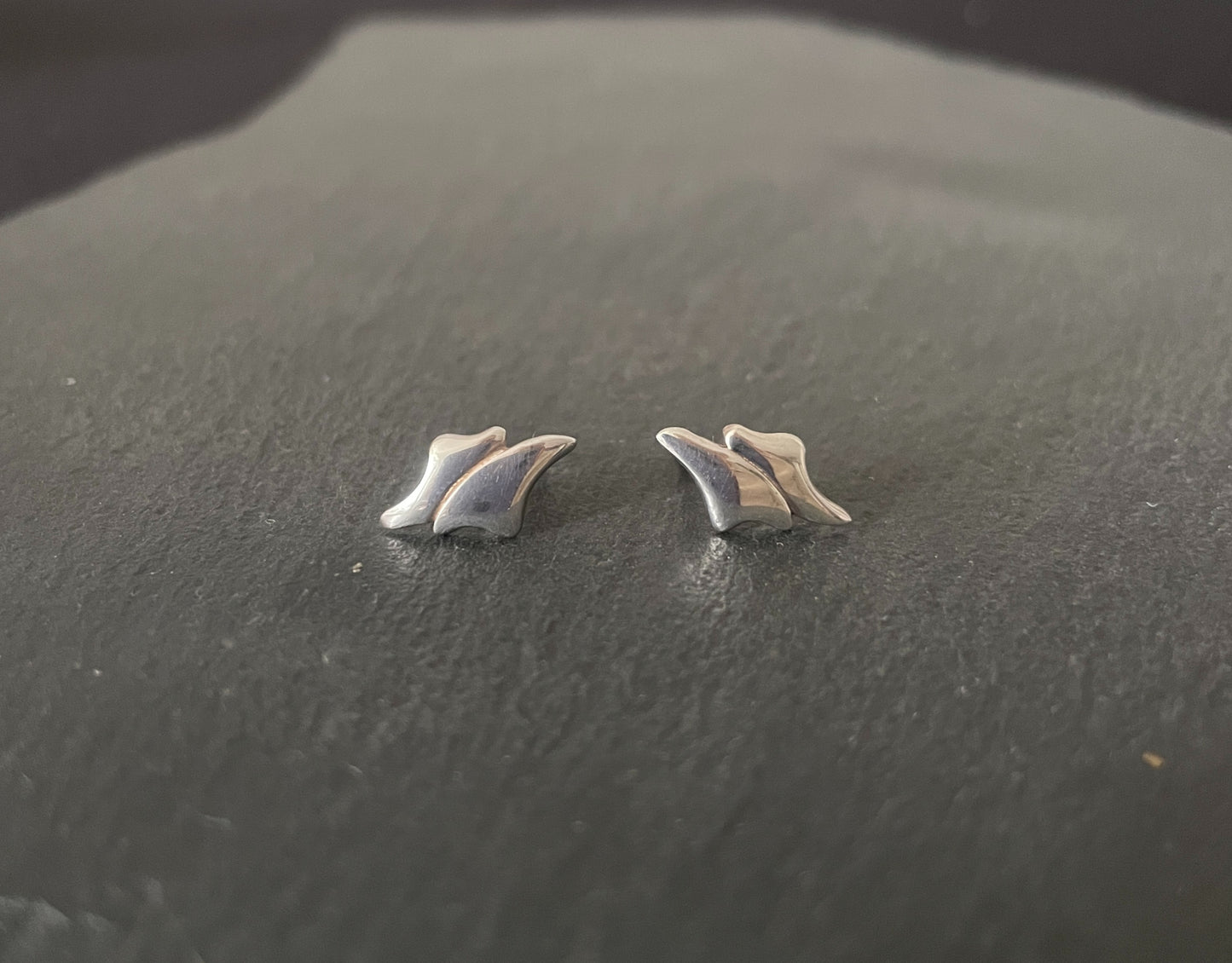 Silver Kite Studs image 0
