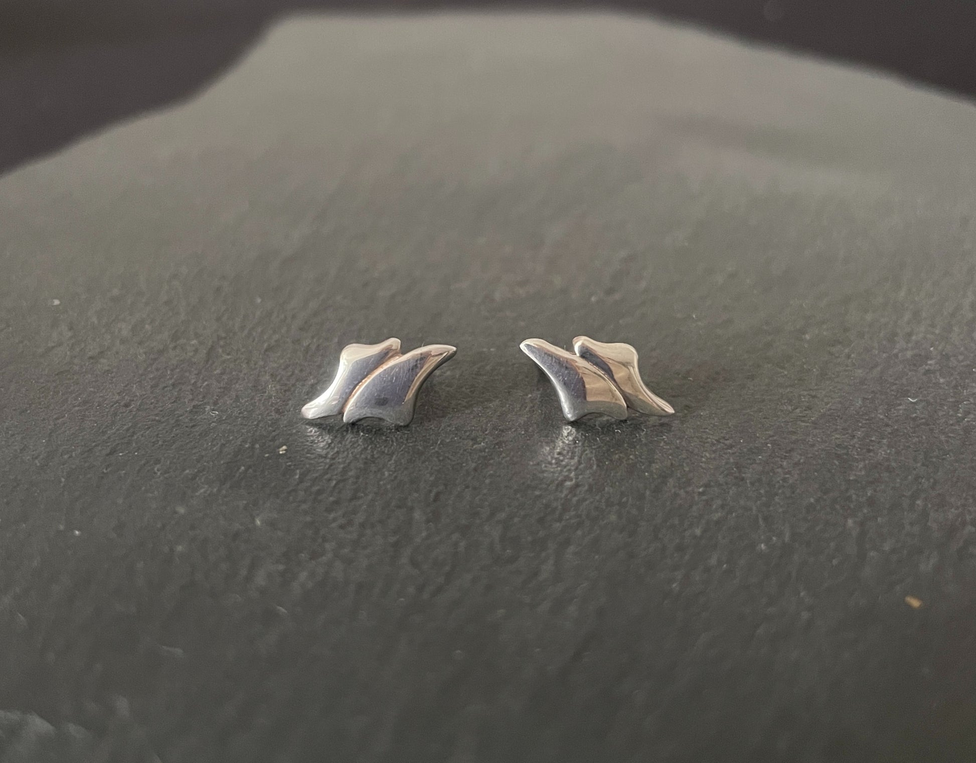 Silver Kite Studs image 0