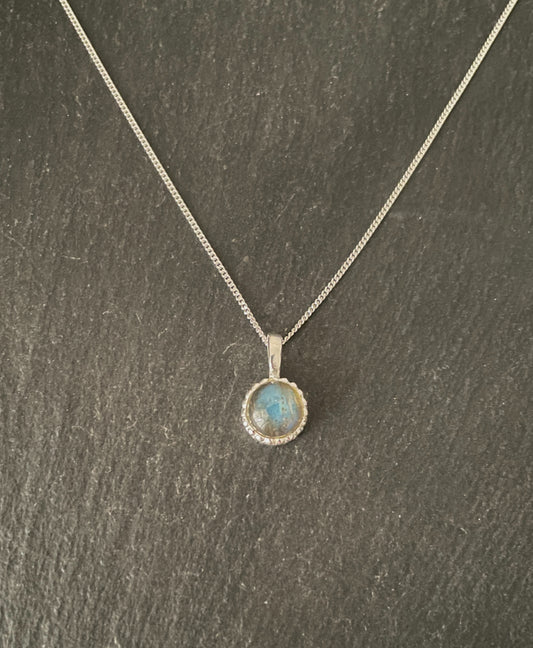 Labradorite Round Pendant image 0