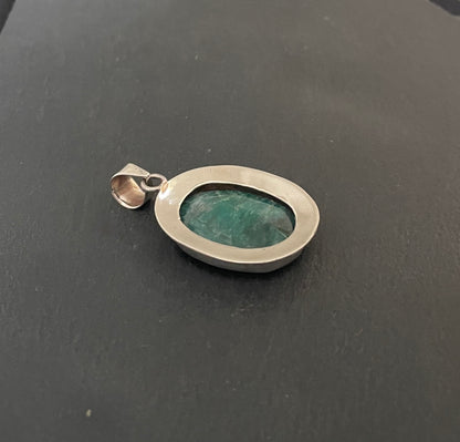 Oval Emerald Pendant image 3