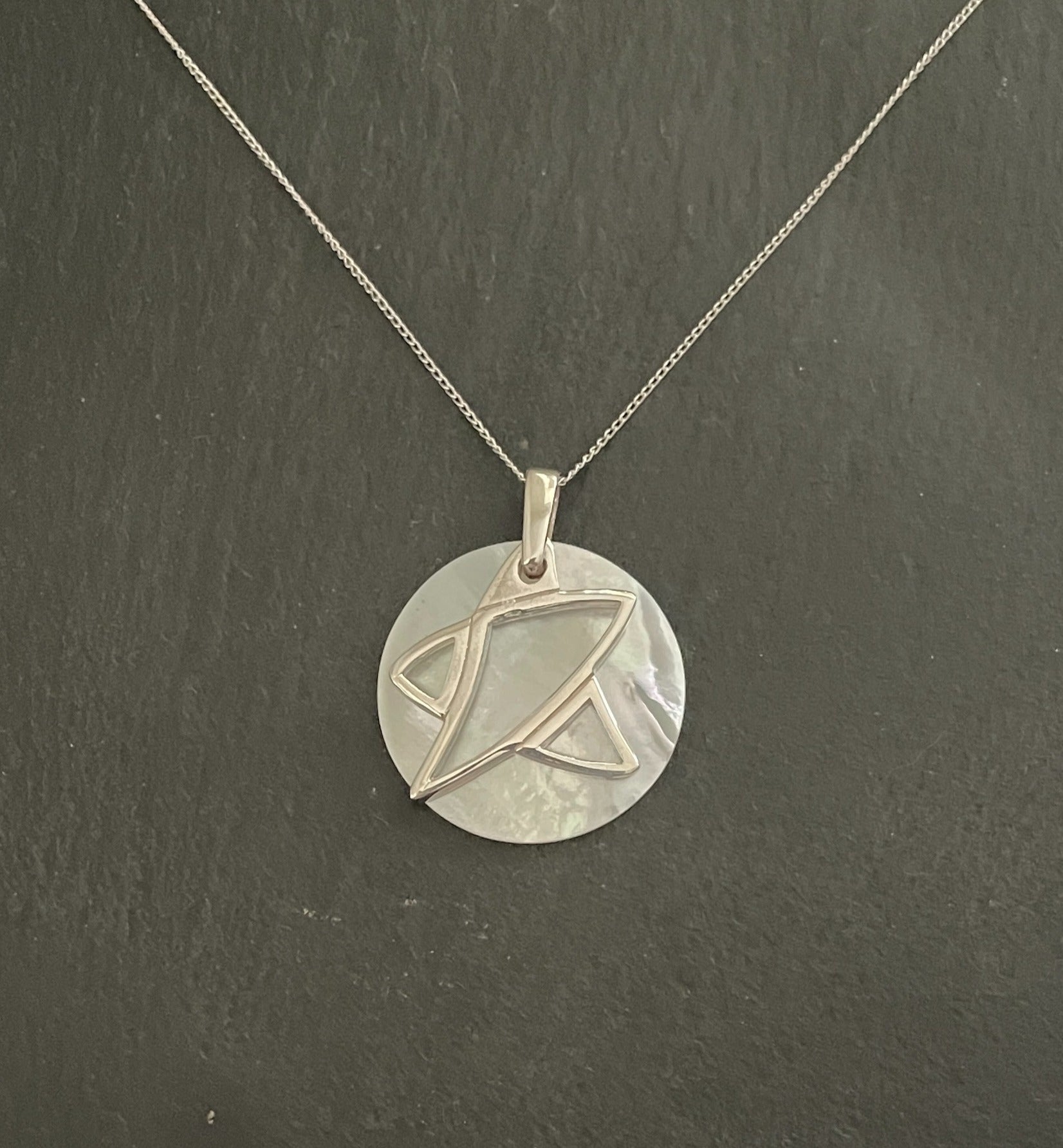 Round Mother of Pearl Pendant image 0