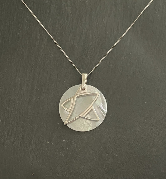 Round Mother of Pearl Pendant image 0
