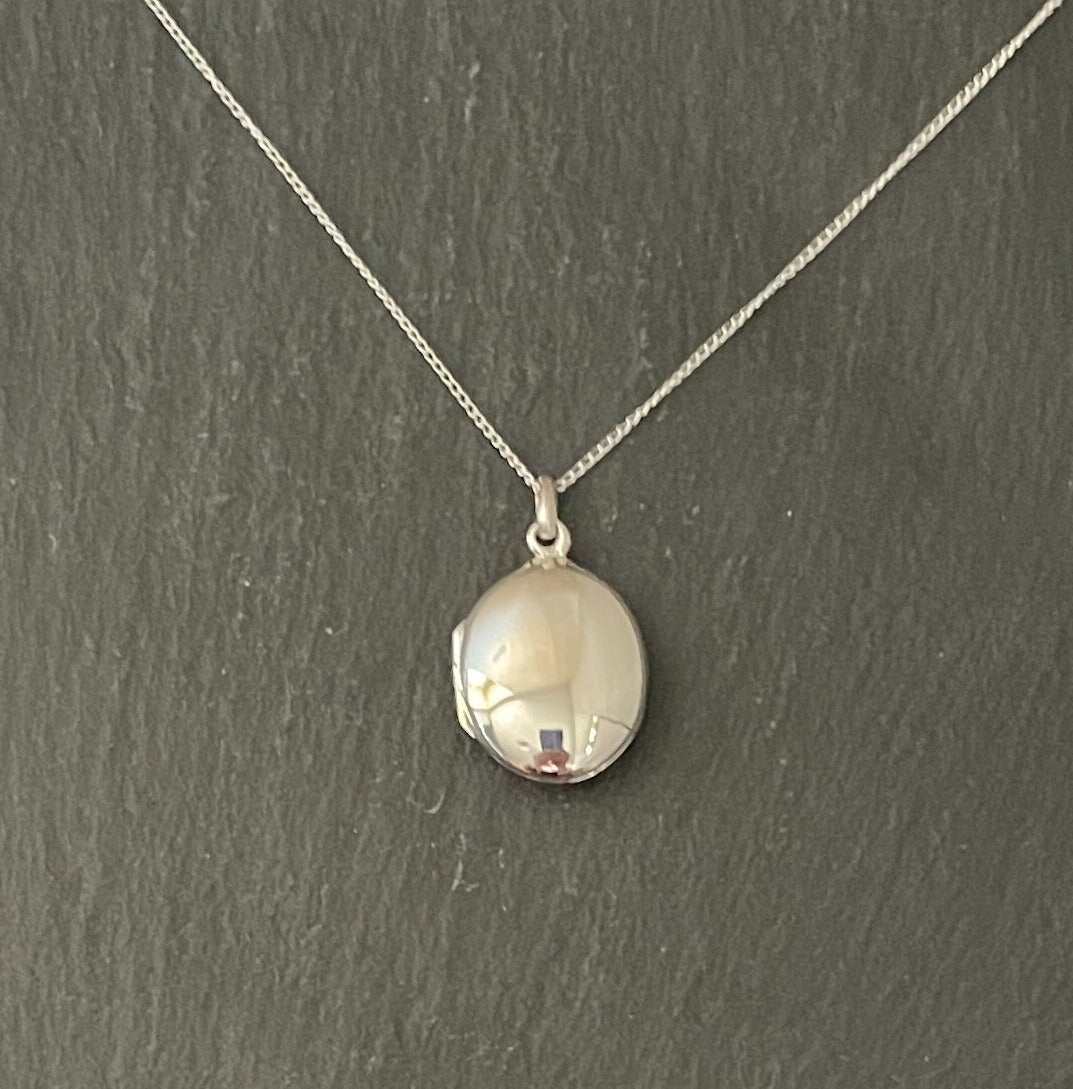 Oval Silver Locket image 0