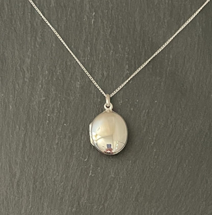 Oval Silver Locket image 0