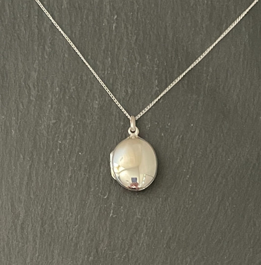 Oval Silver Locket image 0