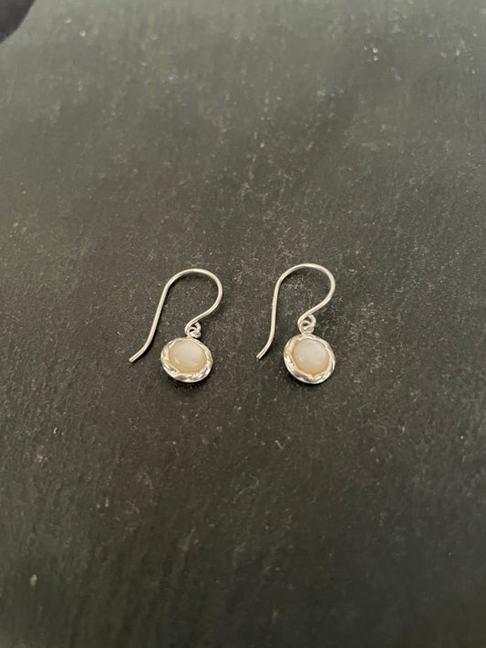 Mother of Pearl Round Earrings