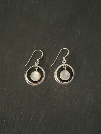 Mother of Pearl Round Earrings