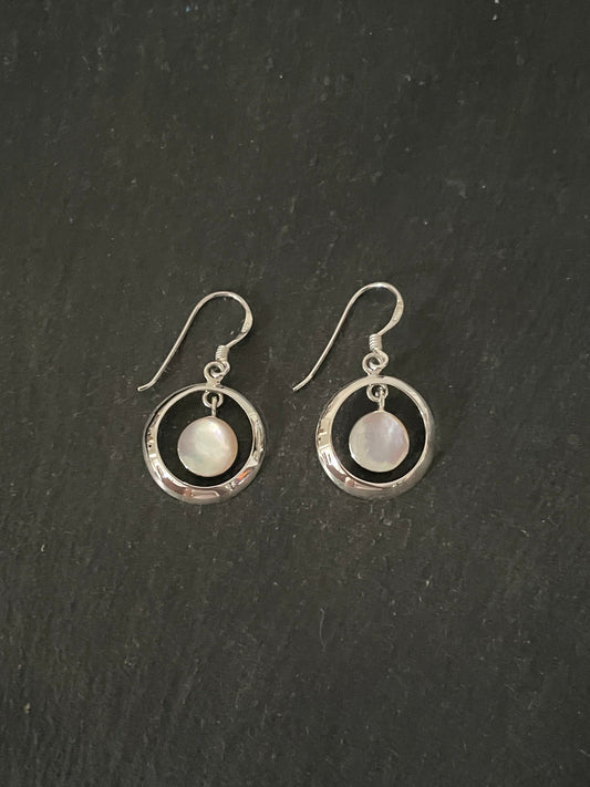 Mother of Pearl Round Earrings