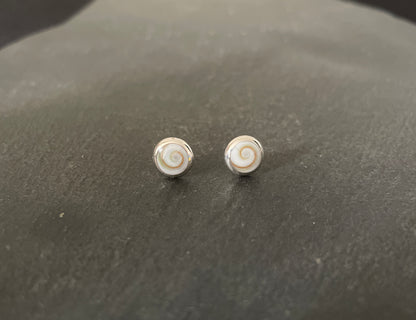Shiva Shell Round Stud Earrings