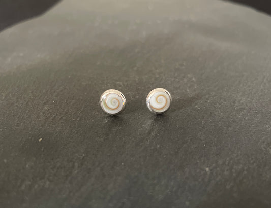 Shiva Shell Round Stud Earrings