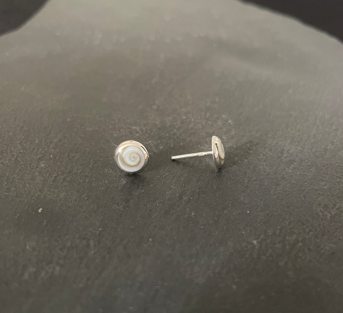 Shiva Shell Round Stud Earrings