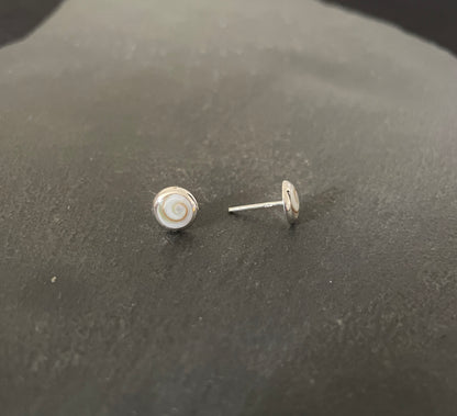 Shiva Shell Round Stud Earrings