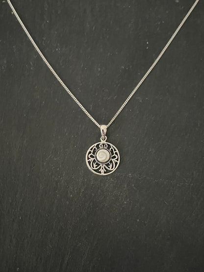 Shiva Shell Round Pendant
