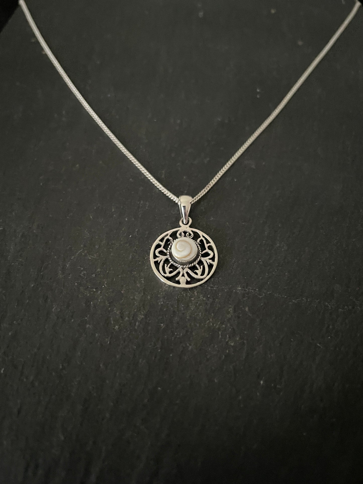 Shiva Shell Round Pendant