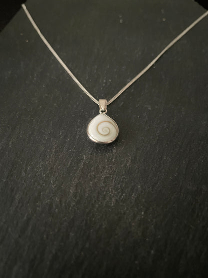 Shiva Shell Teardrop Pendant