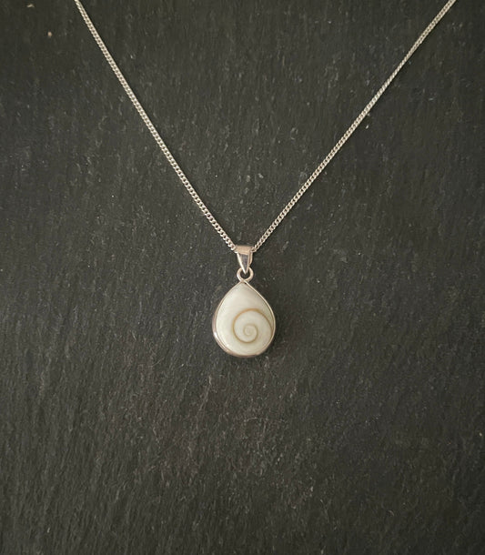 Shiva Shell Teardrop Pendant