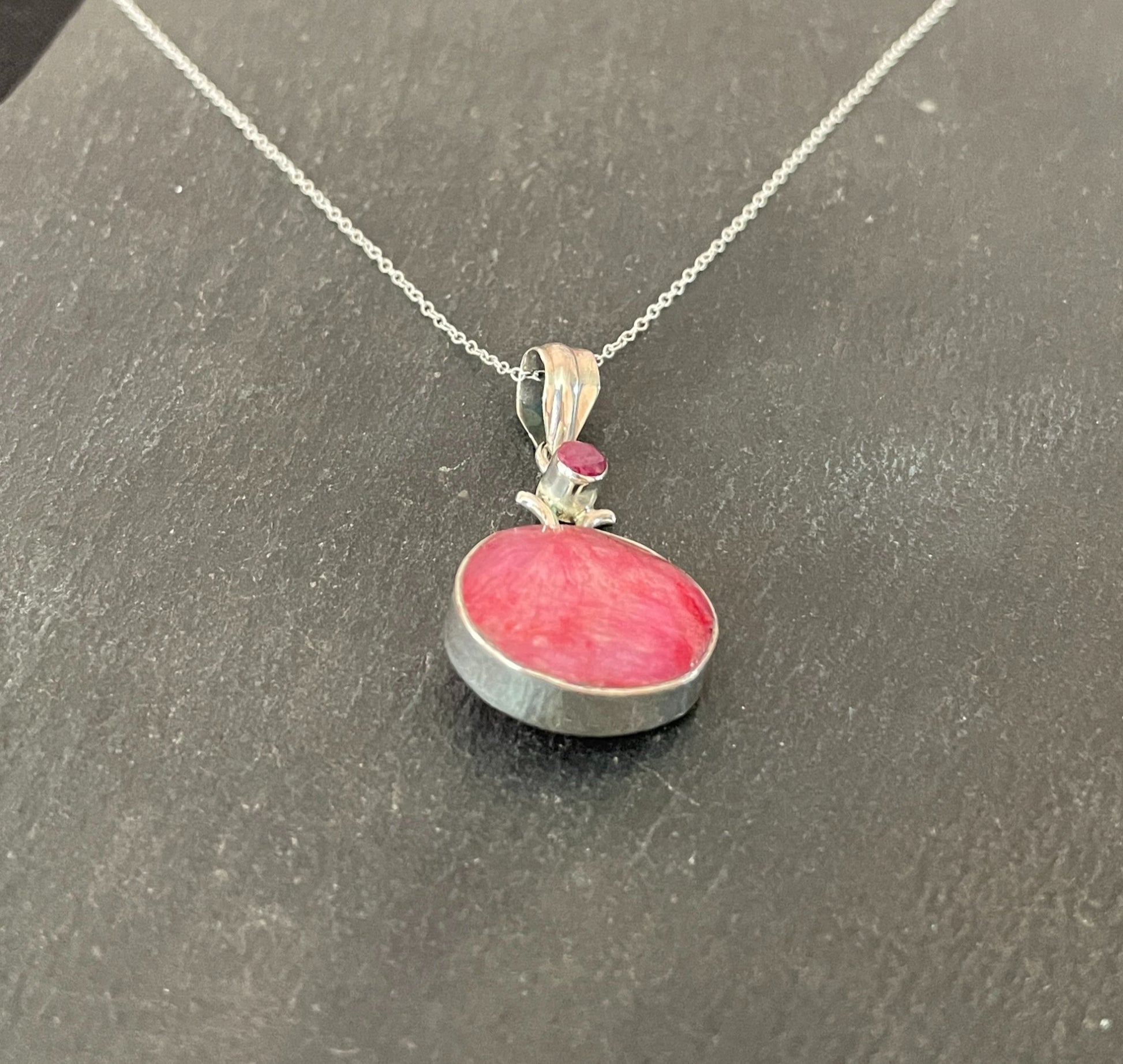 Oval Ruby pendant image 2