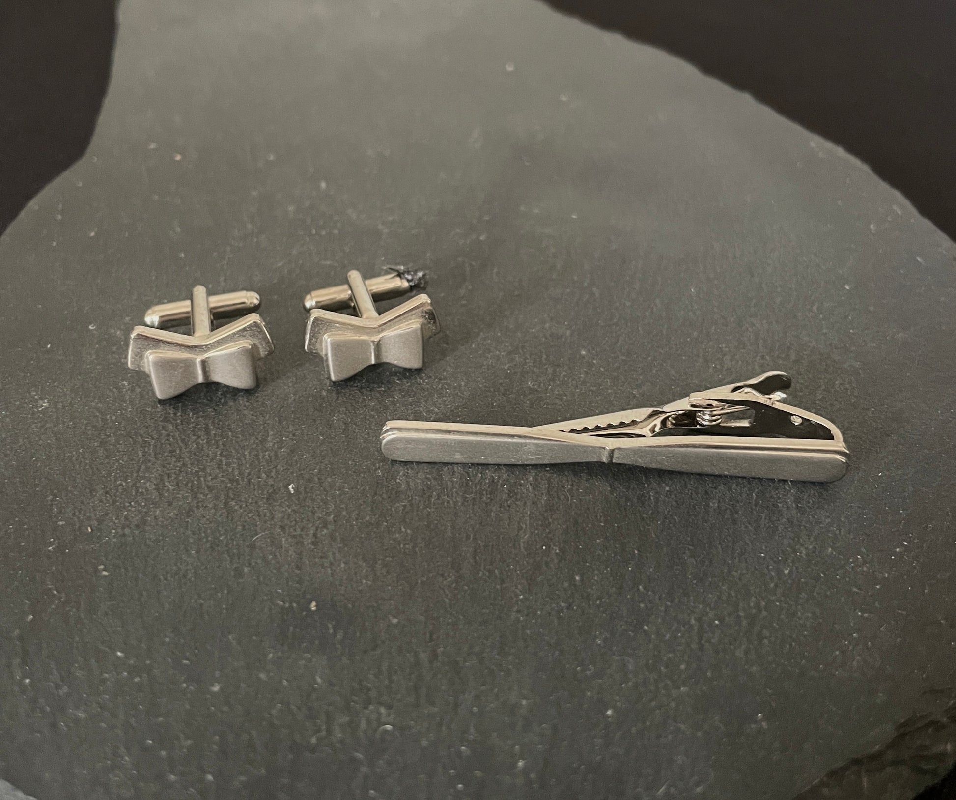 Silver Coloured Cufflink and Tie Pin Set image 0