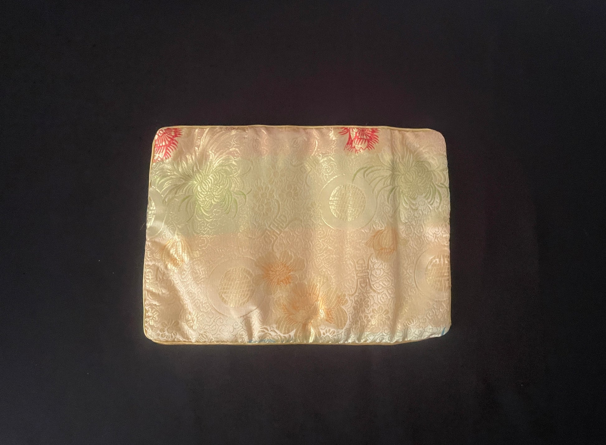 Cream Flower Jewellery Wrap image 3