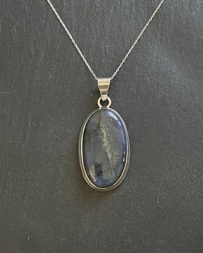 Labradorite and Silver Oval Pendant image 0