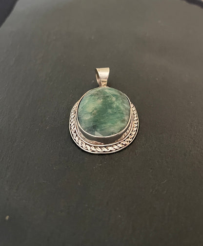 Oval Emerald Pendant image 1