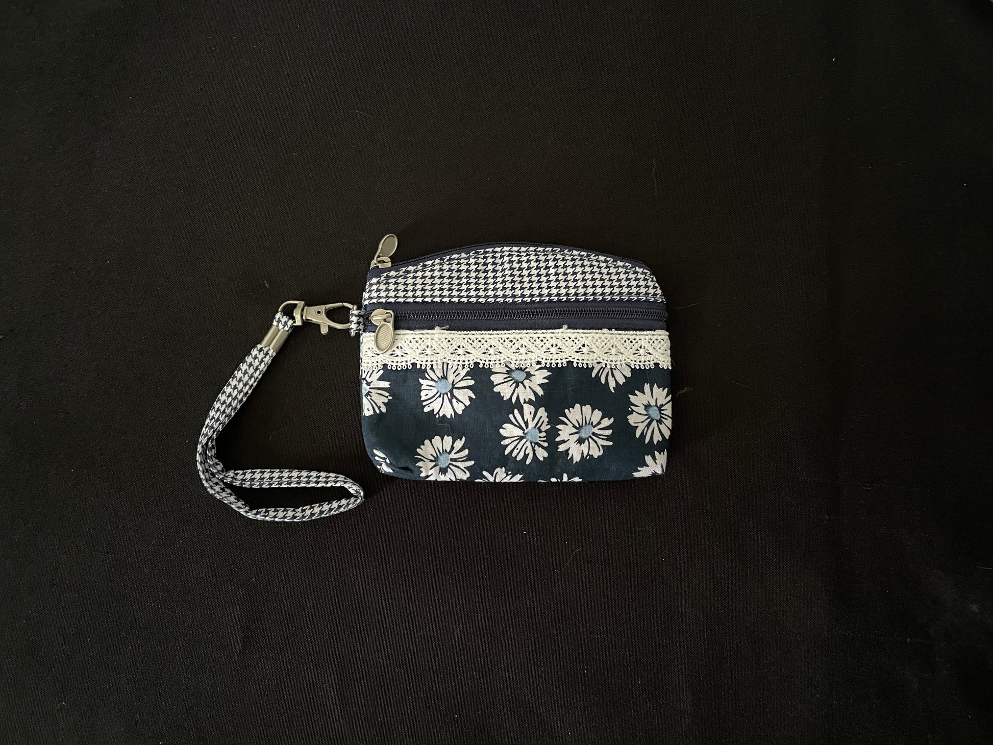 Daisy Purse image 0