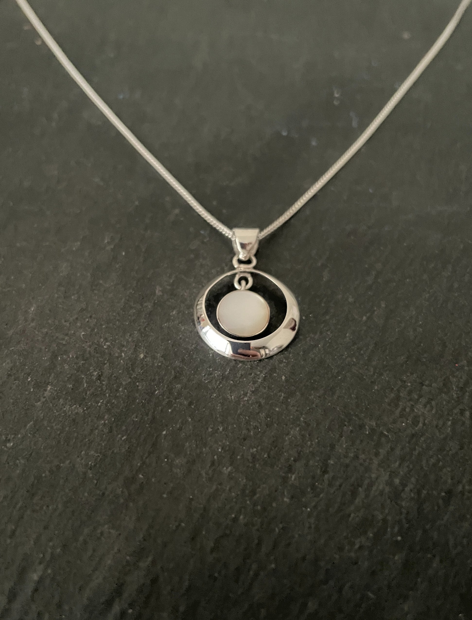 Round Mother of Pearl Pendant image 1