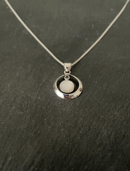 Round Mother of Pearl Pendant image 1
