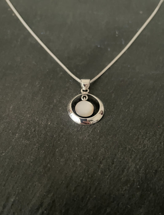 Round Mother of Pearl Pendant image 1