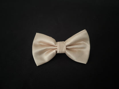 Cream Bow Tie image 0