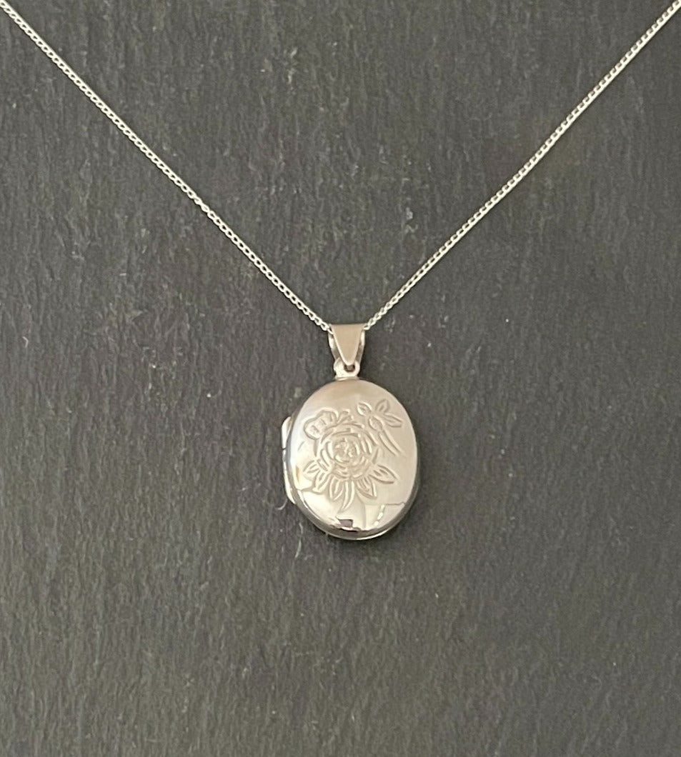 Oval Flower Silver Locket image 0